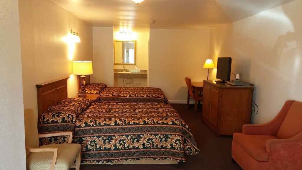 Country Regency Inn & Suites Manvel Room photo