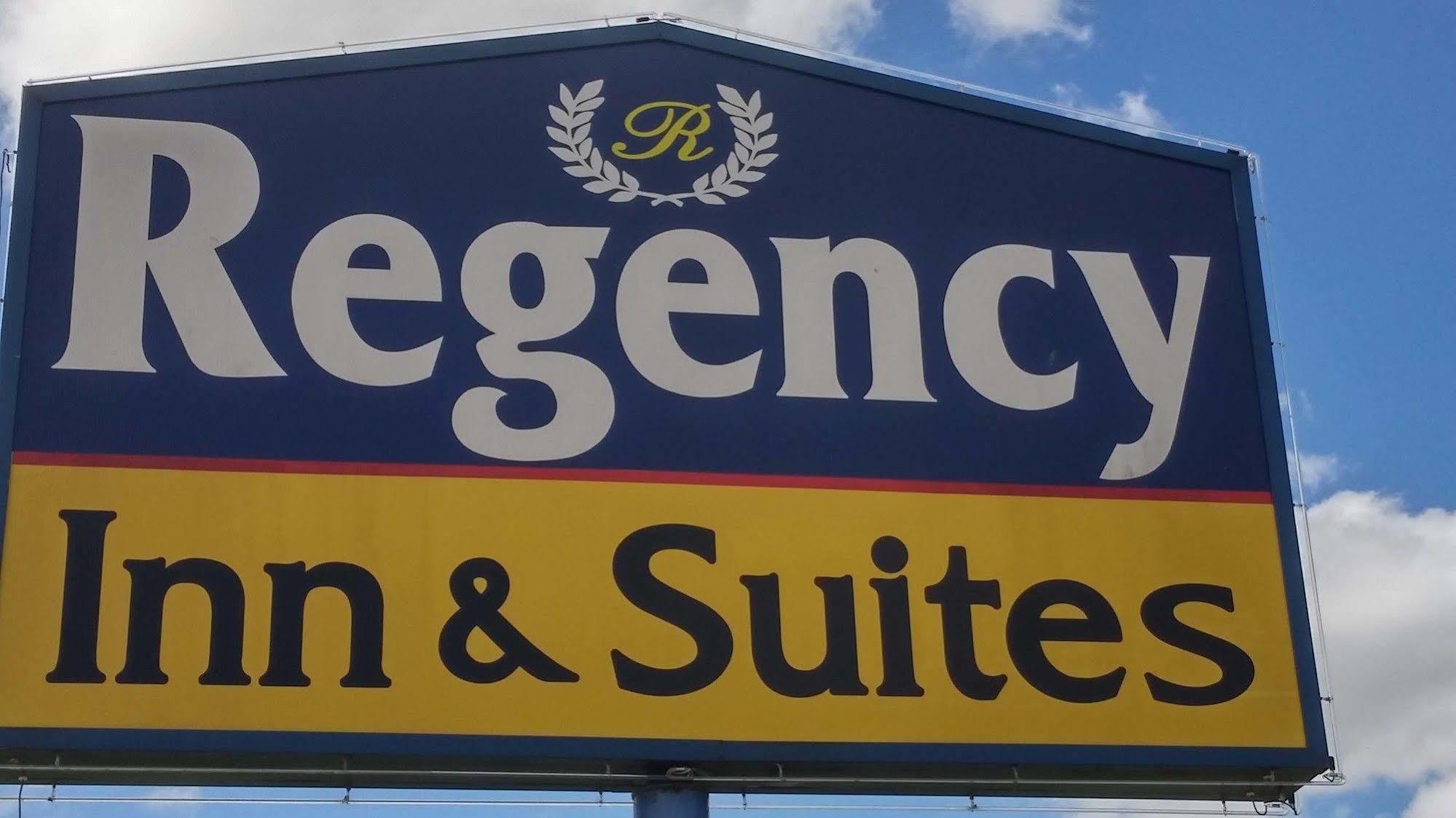 Country Regency Inn & Suites Manvel Exterior photo